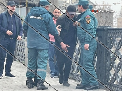 Արտակարգ դեպք Երևանում․ քաղաքացին անցել էր «Հաղթանակ» կամրջի եզրագիծն ու սպառնում էր ցած նետվել