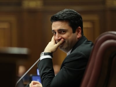 Для сопровождения нового автомобиля спикера парламента Армении будут приобретены внедорожники