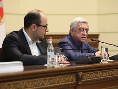 Սերժ Սարգսյանը հանդիպում է ունեցել «Անդրանիկ Մարգարյան» քաղաքական դպրոցի շրջանավարտների հետ
