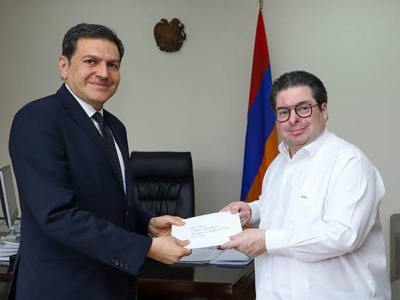 Դոմինիկյան Հանրապետության նոր դեսպանն իր հավատարմագրերի պատճենները հանձնեց ԱԳ փոխնախարարին