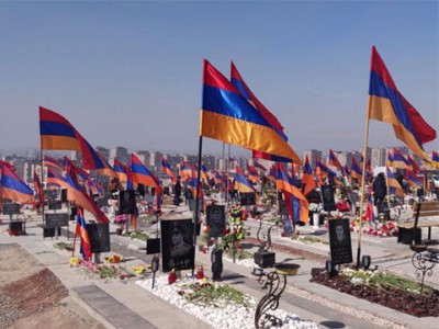 Մեռելոցին զոհված զինծառայողների հարազատները կարող են անվճար տրանսպորտով Ստեփանակերտից Եռաբլուր գնալ