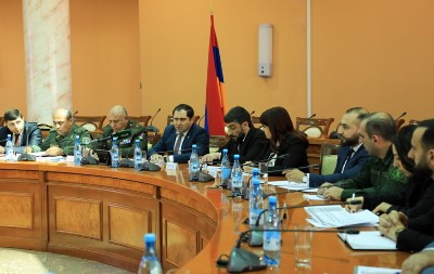 Սուրեն Պապիկյանը հանդիպել է գերության մեջ հայտնված զինծառայողների հարազատների հետ, պատասխանել նրանց հուզող հարցերին