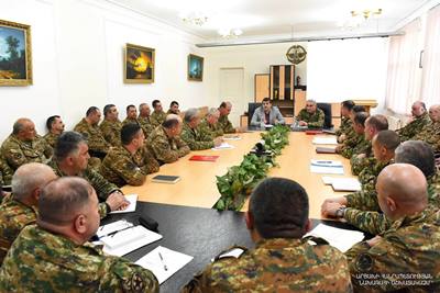 Artsakh President meets with top command staff of Artsakh Defense Army