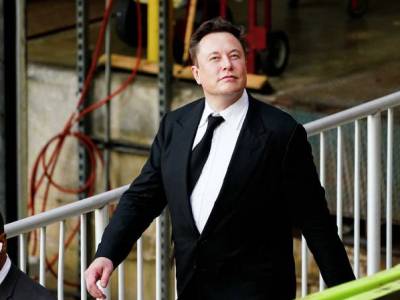 Elon Musk: I don't even own a place right now, I'm literally staying at friends' places