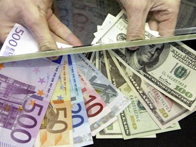 Dollar, euro drop in Armenia