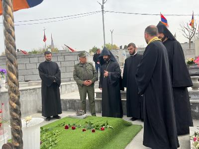 Մայր Աթոռ Սուրբ Էջմիածնի միաբանությունը և ՀՀ Զու Հոգևոր առաջնորդության գնդերեցներն այցելել են «Եռաբլուր»