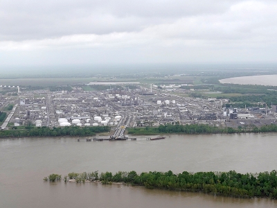 Chlorine leak at US chemical plant
