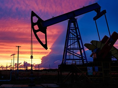 Цены на нефть слабо колеблются