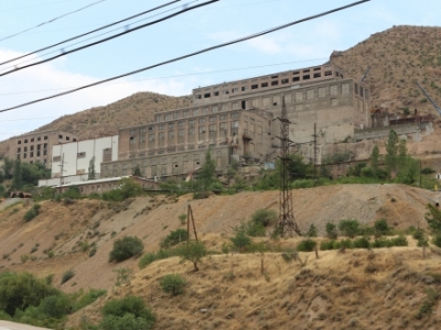 Արտակարգ դեպք Սյունիքում․ Ագարակի կոմբինատի վտանգավոր քիմիական նյութերը ողողել են ճանապարհը