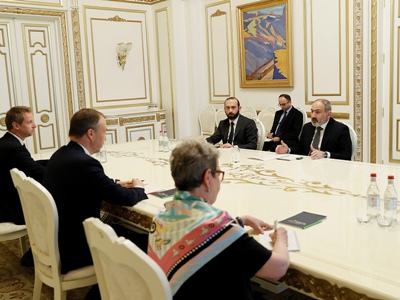 Pashinyan, Klaar stress need for Karabakh conflict settlement under OSCE Minsk Group co-chairmanship