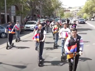 «Պետք է կանգնեցնել պարտությունների անիվը». «Հայրենիք» կուսակցության անդամների «սամոկատներով» երթը