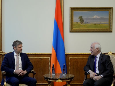 Վահագն Խաչատուրյանն ընդունել է Կոնրադ Ադենաուեր hիմնադրամի ներկայացուցիչ Լարս Հենսելին
