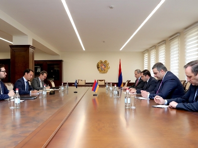Armenian Defense Minister receives Special Representative of NATO Secretary-General
