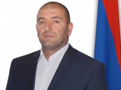 «Հրապարակ». Քաշքշուկ է եղել. Տեղի ավագանու ընդդիմադիր անդամ Մասիս Զեյնալյանը պահանջում է համայնքապետի հրաժարականը