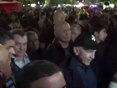 Участники Движения Сопротивления вернулись на Площадь Франции: С ними Роберт Кочарян