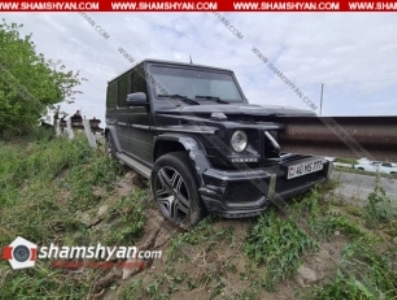 Արմավիրի մարզում բախվել են Mercedes G-ն և Mercedes E180-ը. «յաշիկը» մխրճվել է երկաթե արգելապատնեշի մեջ