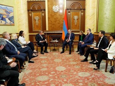 «Ձեր այցերը դրական լիցք են տալիս». Փաշինյանն ընդունել է Ֆրանսիայի Սենատի Ֆրանսիա-Հայաստան բարեկամական խմբի անդամներին