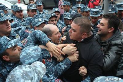 «Հրապարակ». Նիկոլ անվանելը վիրավորական է