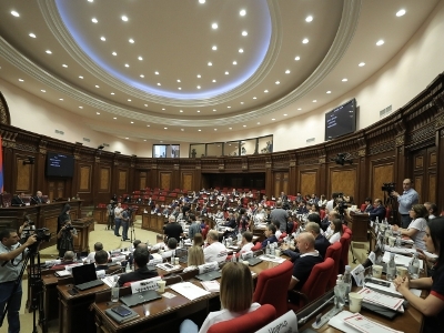Парламент Армении одобрил поправки к действующим законам