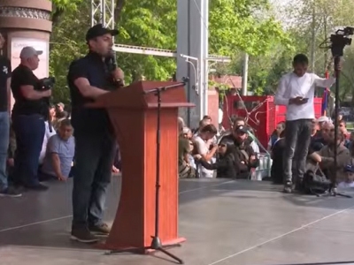 Сагателян на митинге у здания НС: Повсюду засели снайперы, это и есть ваш «народный» премьер-министр