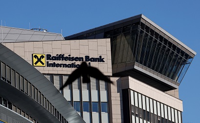 Австрийский Raiffeisen Bank разорвал отношения с рядом российских банков