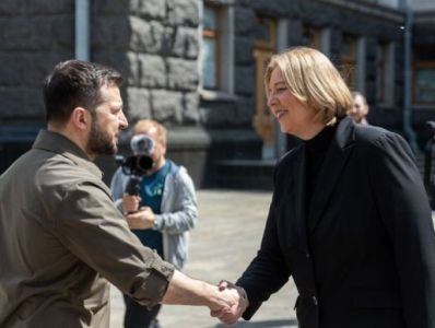 Zelenskyy and German Parliament Speaker discuss heavy weapons supply to Ukraine