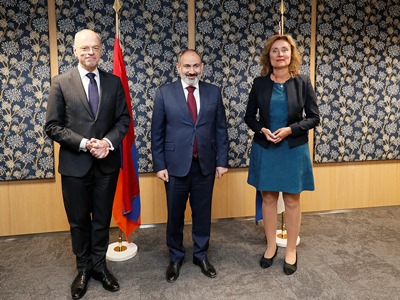Armenia PM meets with Senate President of Netherlands and House of Representatives President