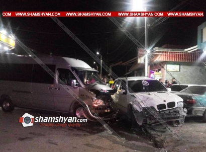 Արարատի մարզում բախվել են BMW X5-ն ու Mercedes Sprinter-ը, BMW-ն էլ հետո բախվել է կայանված 2 այլ մեքենաների. կա վիրավոր