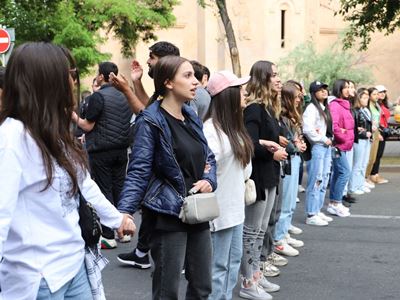 Երևանում սկսվել է «ուրախ ավտոբուս» ոստիկանական հերթական շոուն. Իշխան Սաղաթելյան