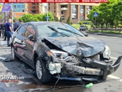 Դավիթաշենի կամրջի մոտ բախվել են «Toyota Corolla»-ն և ոստիկանության Երևանի գնդի ծառայողական մեքենան․ կա վիրավոր
