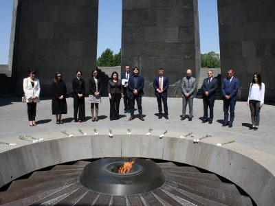 Italian parliament's delegation visit Armenian Genocide memorial