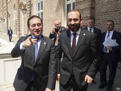Armenia, Spain FMs discuss peaceful settlement of Karabakh conflict