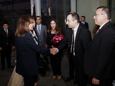 Mayor of Paris arrives in Yerevan on official visit