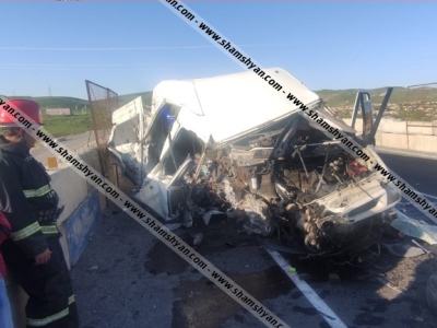 Շիրակի մարզում 30-ամյա վարորդը Ford Transit-ով բախվել է կամրջի արգելապատնեշներին. վիրավորին դուրս են բերել փրկարարները