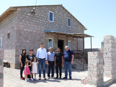 Վագոն-տնակում հայտնված ընտանիքը հիմքից տուն է կառուցել. Վիվա-ՄՏՍ