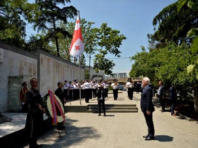 Armenia President visits Heroes' Square in Tbilisi