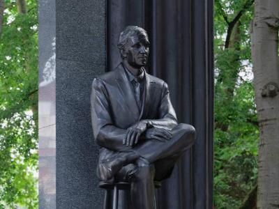 В болгарском городе Варна состоялась официальная церемония открытия памятника Шарлю Азнавуру