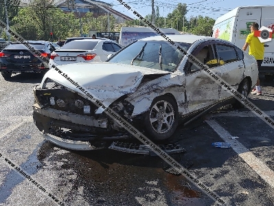 Կիևյան կամրջի սկզբնամասում բախվել են Nissan Teana-ն ու Nissan Sentra-ն, կա վիրավոր