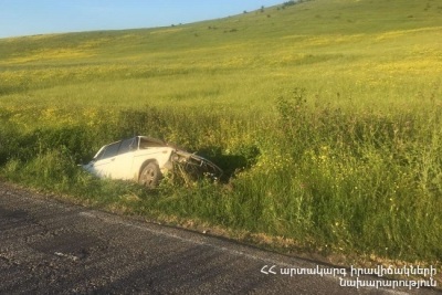 «ՎԱԶ 2106»-ը Իջեւան-Նոյեմբերյան ճանապարհին ընկել է առվի մեջ. կան վիրավորներ
