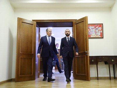 Главы МИД Армении и РФ провели частную беседу