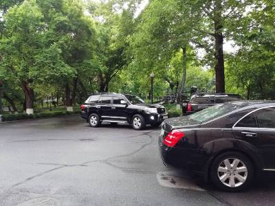 «Грапарак»: В автопарке Пашиняна появилось два новых автомобиля