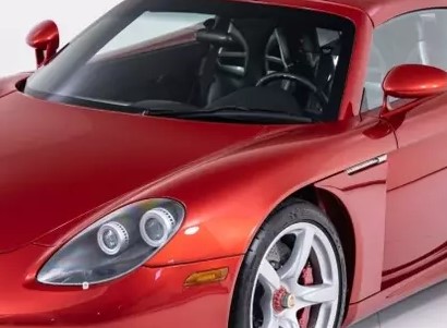 Աճուրդի է հանվել Ferrari-ի կարմիր գույնով Porsche Carrera GT սուպերմեքենա
