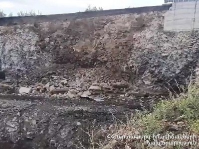 Цицернакабердское шоссе продолжает оставаться закрытым с обеих сторон