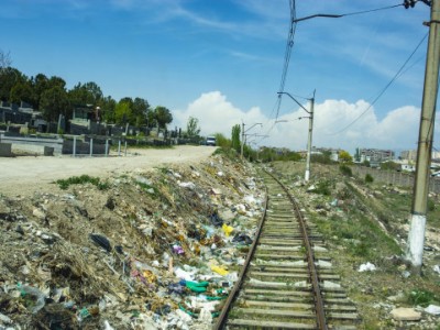 ՀԿԵ-ն և Երևանի քաղաքապետարանը տոննաներով աղբ են հանել երկաթուղային գծերից