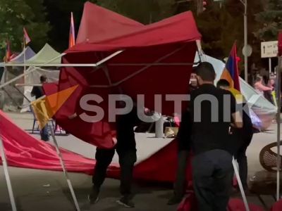«Դիմադրություն» շարժման մասնակիցները հավաքում են վրանները Ֆրանսիայի հրապարակից