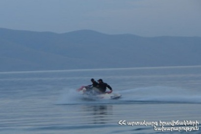 Քաղաքացիները ձկնորսական նավակով դուրս են եկել Սևանա լիճ և ուժեղ քամու հետևանքով չեն կարողանում վերադառնալ