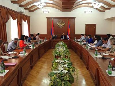 Արցախի պետնախարարն ու ՄԻՊ-ը համատեղ հանդիպում են կազմակերպել տեղահանվածների ու փախստականների ներկայացուցիչների հետ