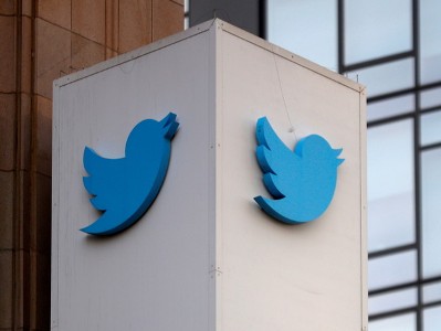 Twitter's board recommends shareholders approve company's sale to Elon Musk