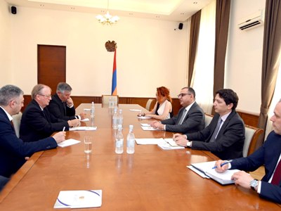 Ֆինանսների նախարար Տիգրան Խաչատրյանը հանդիպել է ԱԶԲ ներկայացուցիչների հետ