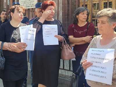 Relatives of Armenia reservists captured in Karabakh village by Azerbaijan protest outside Russia embassy in Yerevan